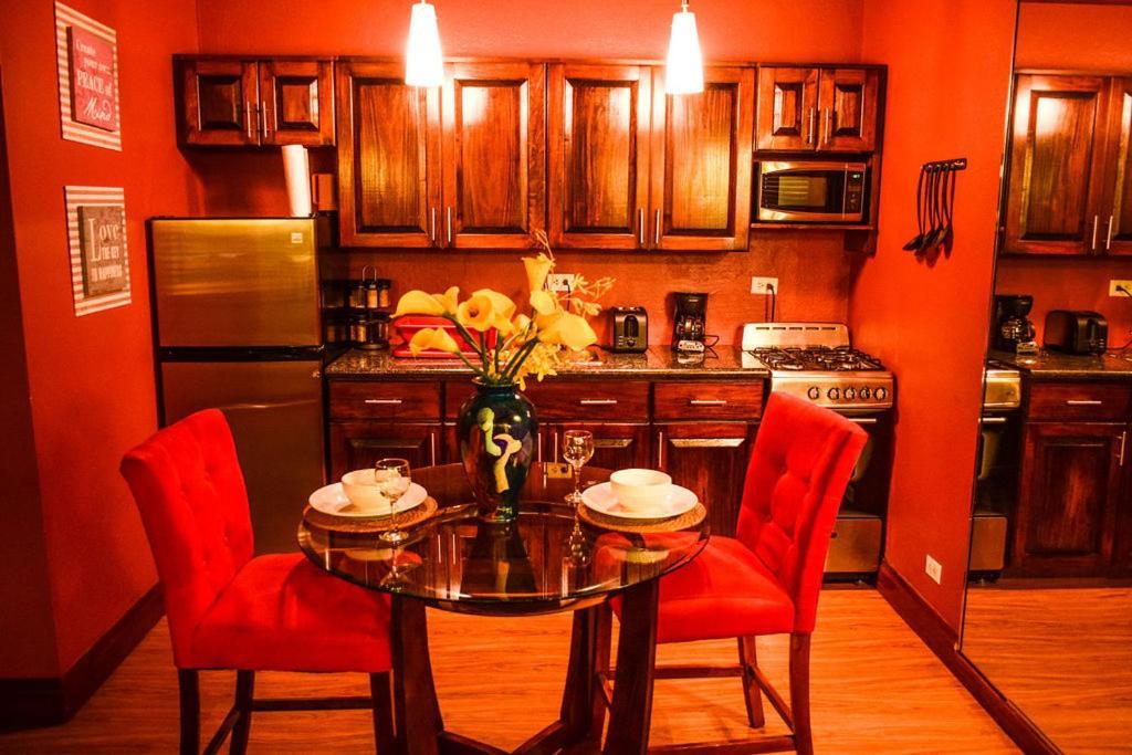 Brownstone Guesthouses Нассау Екстер'єр фото